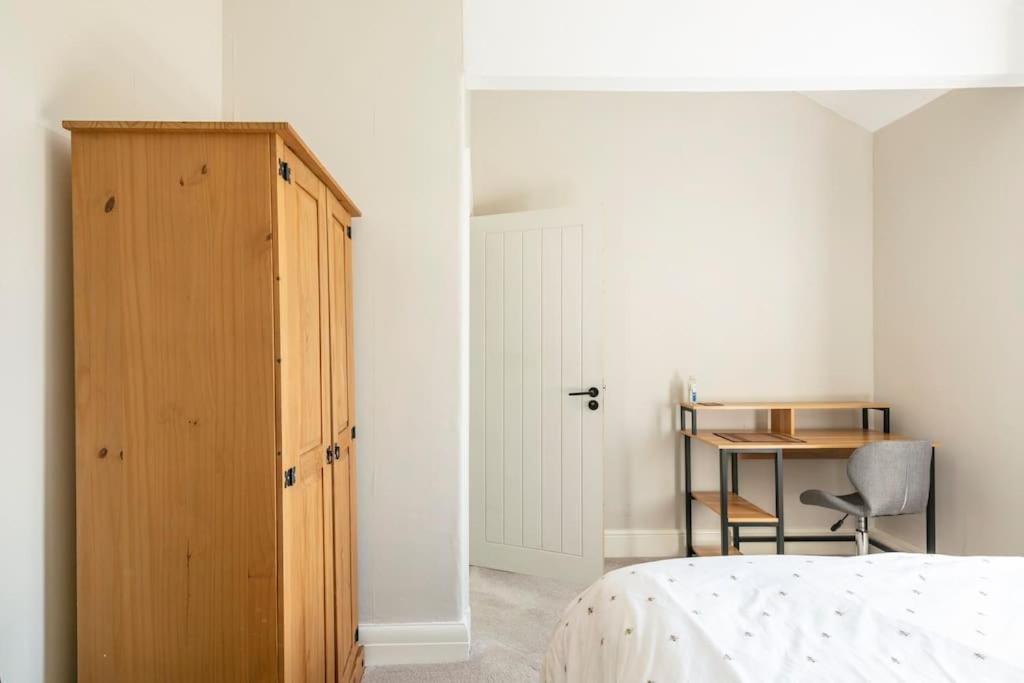 Atrium House Guest House Hazel Grove Ngoại thất bức ảnh