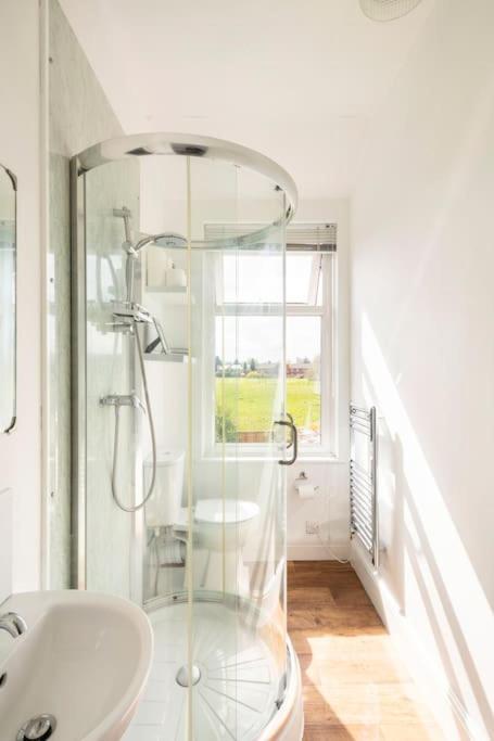 Atrium House Guest House Hazel Grove Ngoại thất bức ảnh