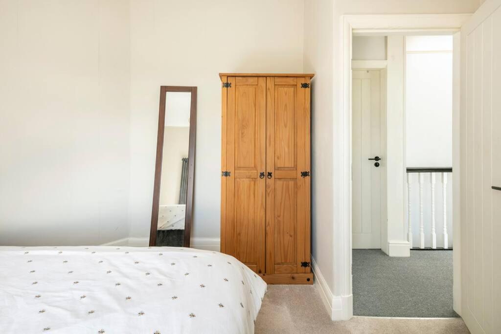 Atrium House Guest House Hazel Grove Ngoại thất bức ảnh